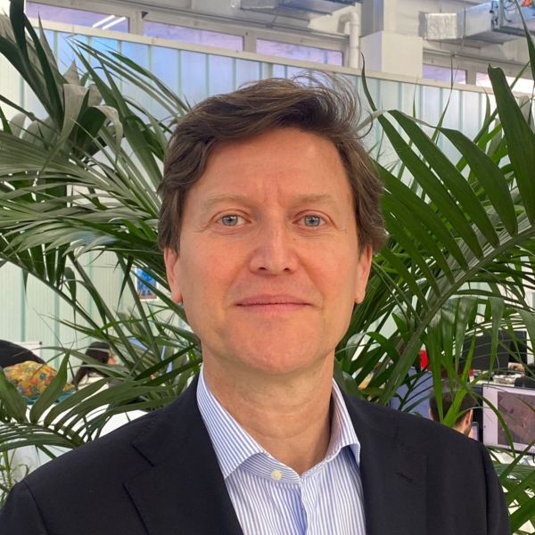 Paris Marco Peirano Giulia